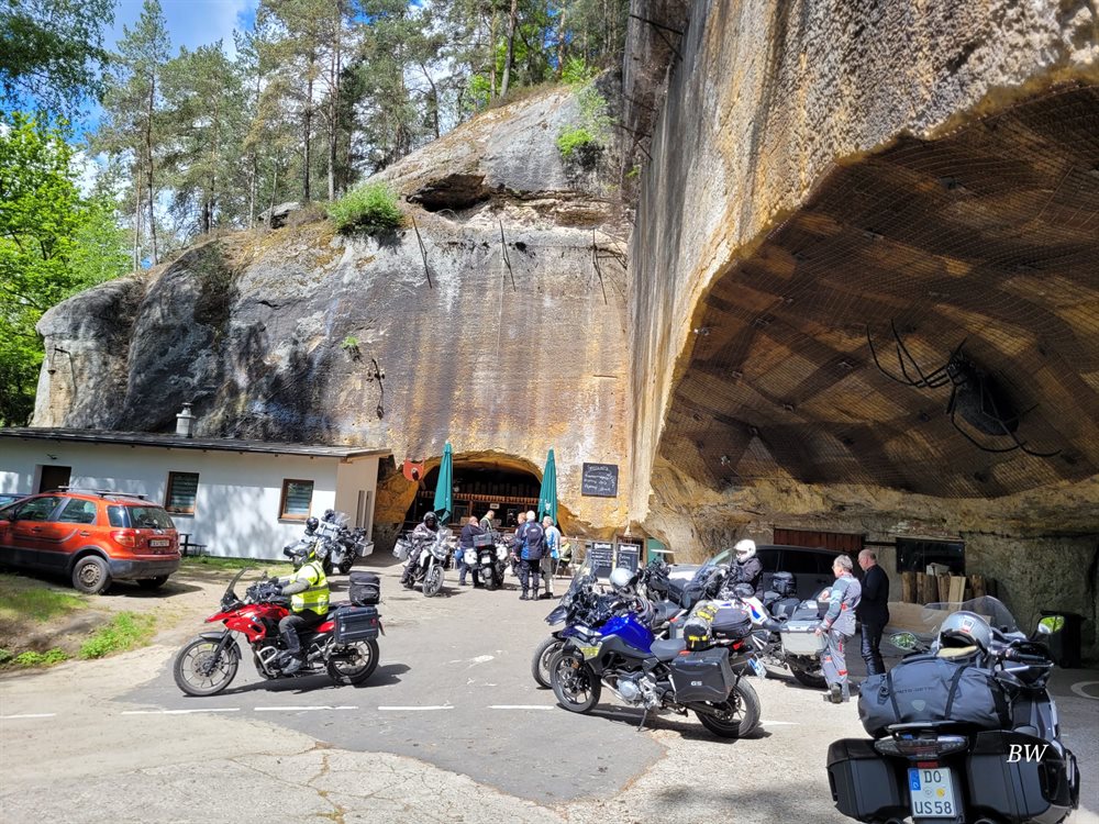 BMW-Motorradclub in den Teufelshoehlen in Tschechien