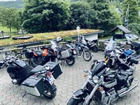 Mopeds bei der Mittagspause im Ederland