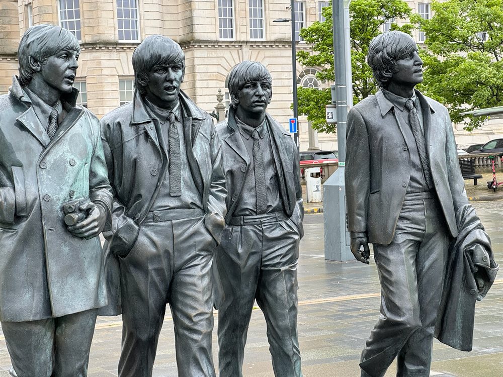 The Beatles Skulpturen, gesehen auf Motorradtour in Liverpool