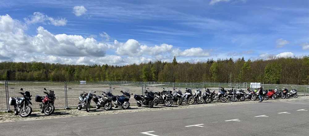 Unsere BMW MC Lünen Gruppe mit 22 Motorrädern