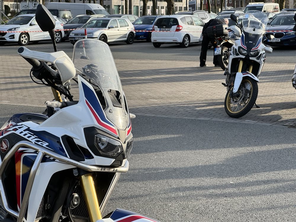 Zwei Honda African Twin CRF1000L